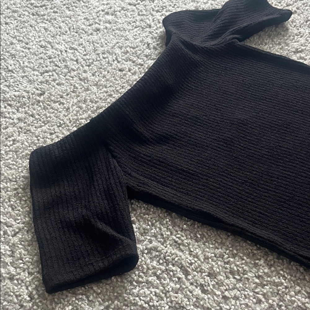 H&M Black Off-the-Shoulder Ribbed Top - Picture 2 of 5